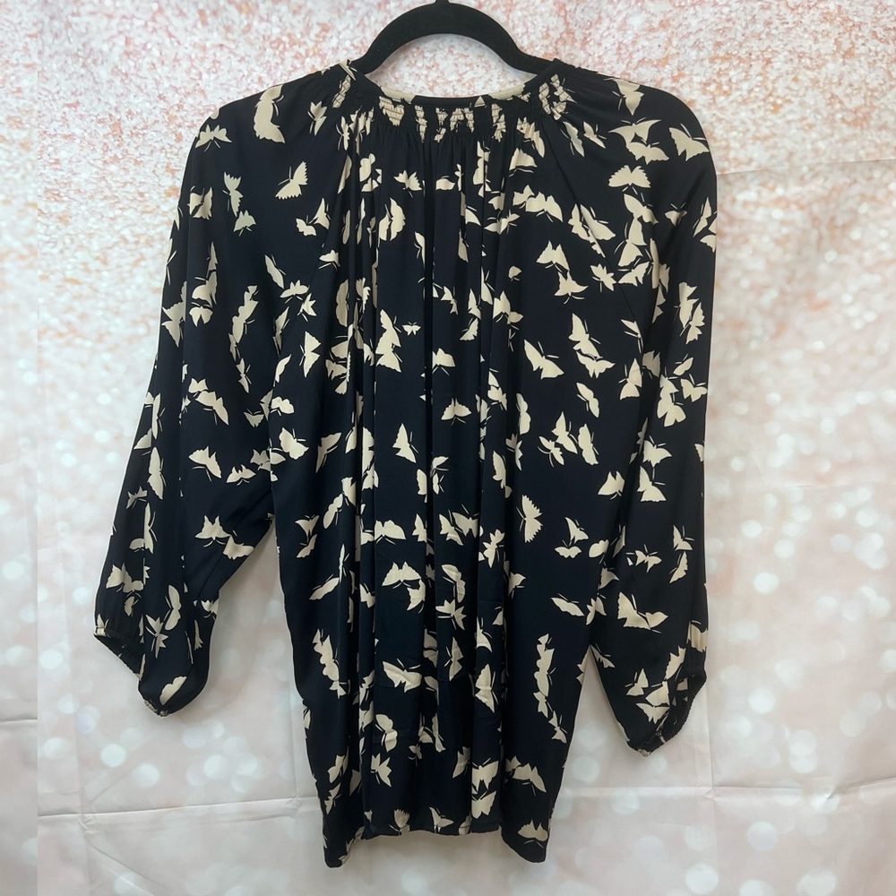 🦄SOLD🦄 Tucker The Classic Blouse in Butterflies, Silk - Picture 3 of 12